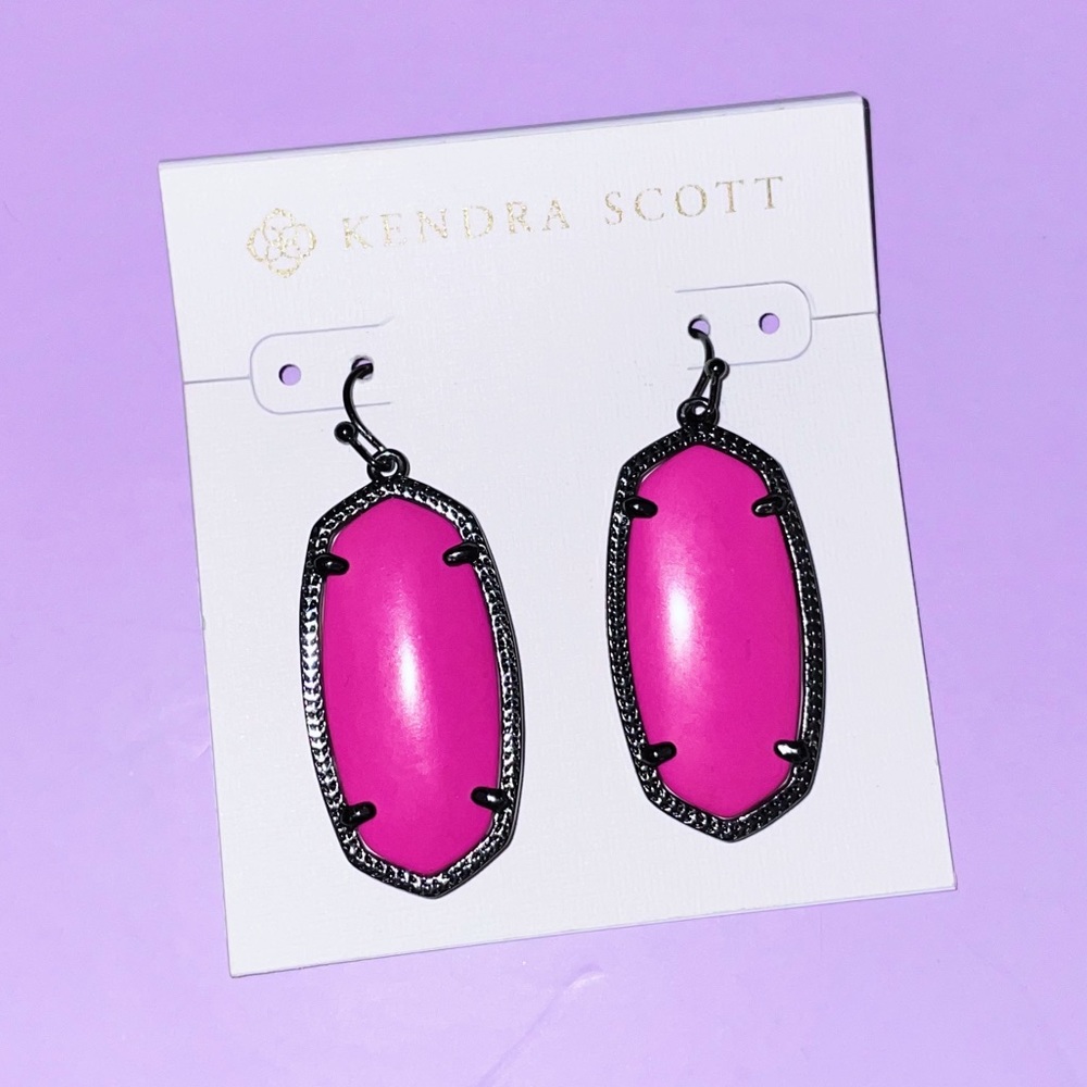 Magenta Elle Earrings in Gunmetal
